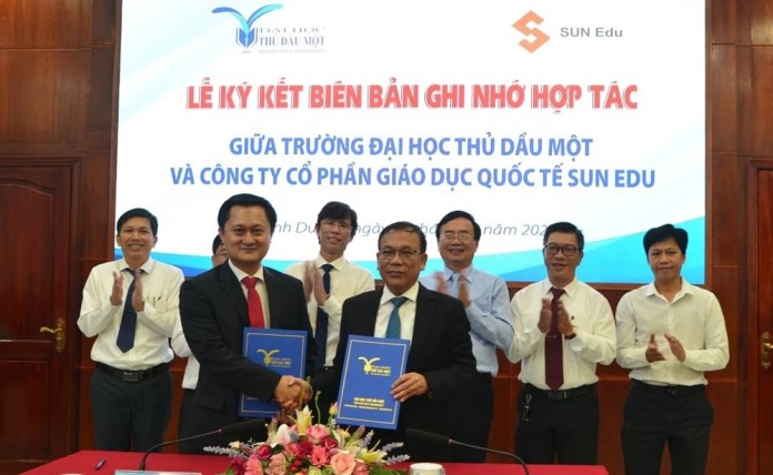 Thu Dau Mot University and SUN EDU International Education Joint Stock Company have signed a cooperation agreement.